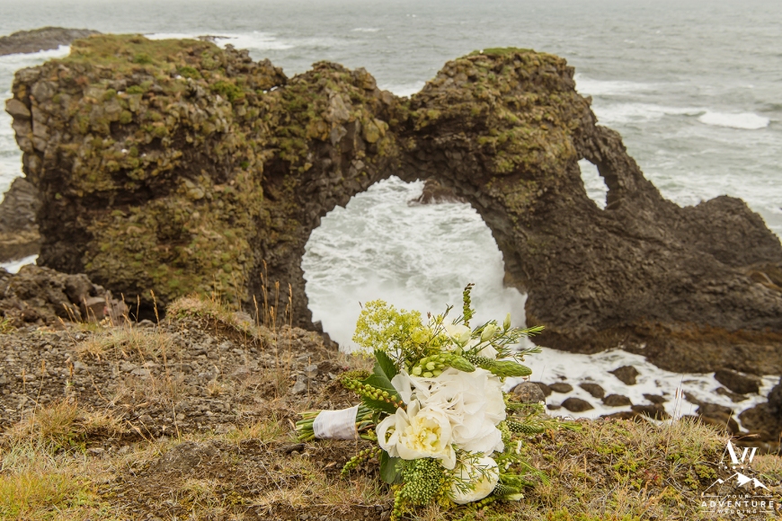 iceland-wedding-bouquet-your-adventure-wedding